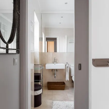 Altido Exquisite 2-br In Monte Daire *